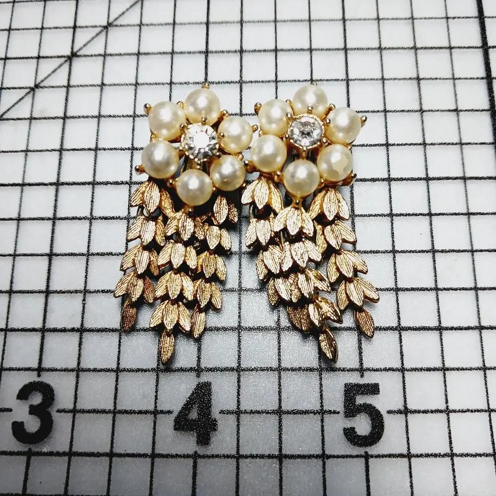 Earrings Clip VTG 80s Dangle Leaves Sarah Coventry Gold Tone Pearl Rhinestone